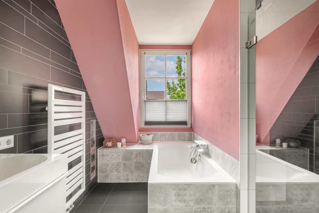 Modern Corner Family Home in Tudor Park with Private Garden and Parking — 28