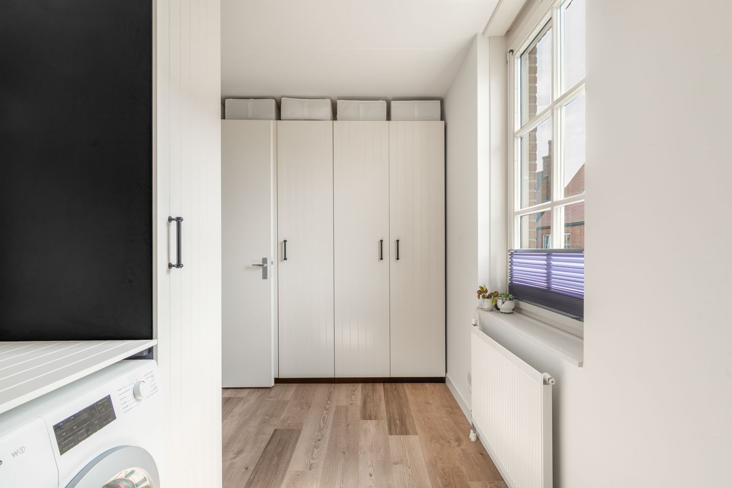 Modern Corner Family Home in Tudor Park with Private Garden and Parking — 25