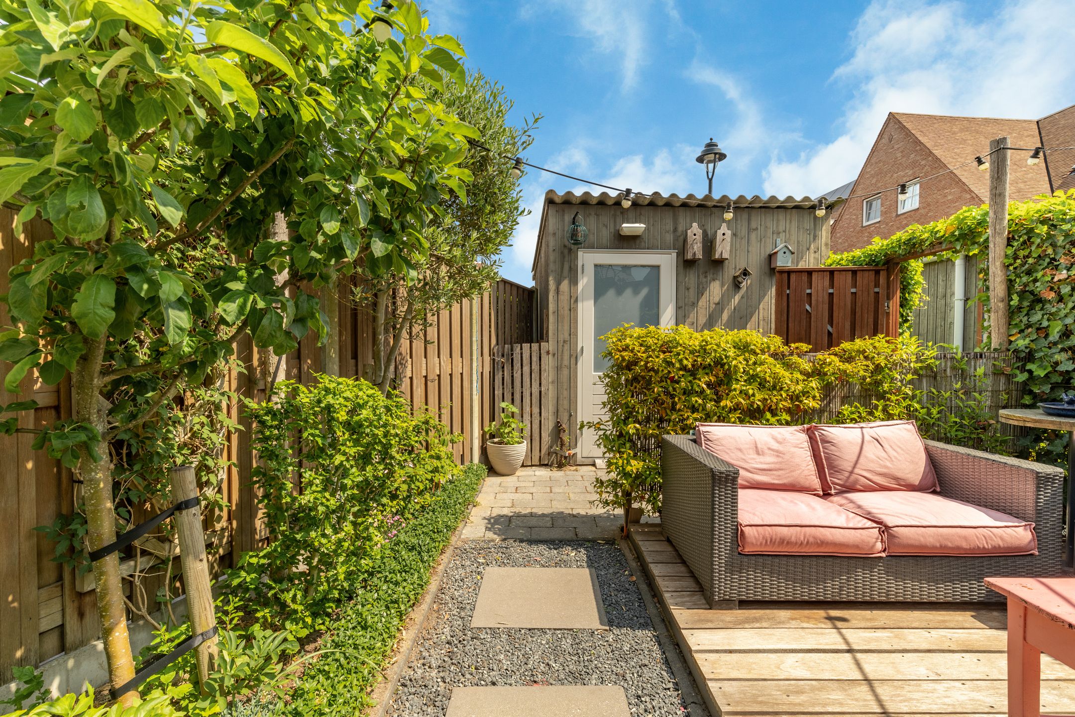 Modern Corner Family Home in Tudor Park with Private Garden and Parking — 42