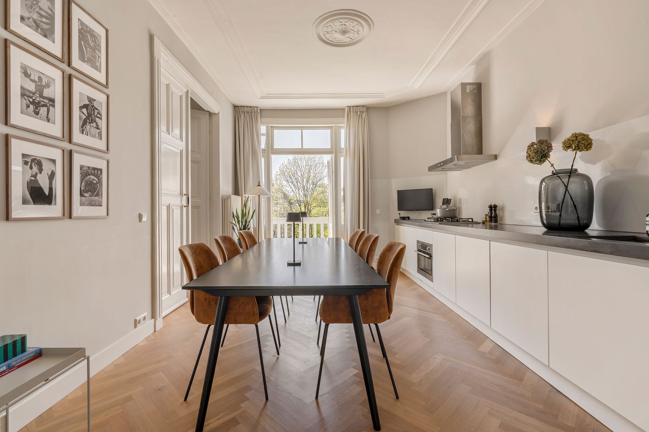 Stylishly Renovated 1930s Apartment with Balcony in Prime Oud-Zuid Location — 9