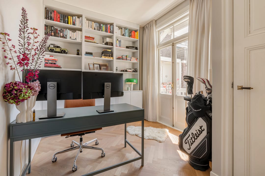 Stylishly Renovated 1930s Apartment with Balcony in Prime Oud-Zuid Location — 13