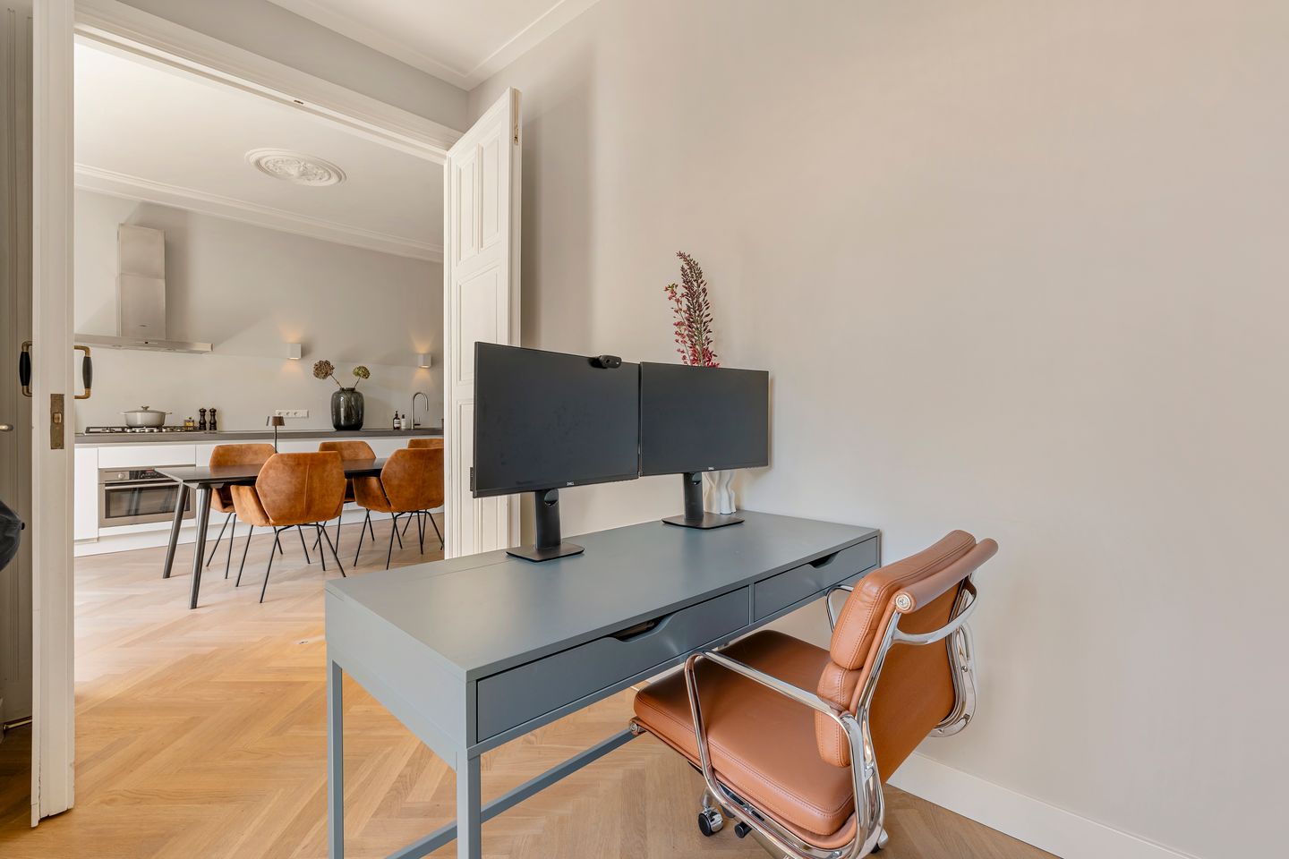 Stylishly Renovated 1930s Apartment with Balcony in Prime Oud-Zuid Location — 14