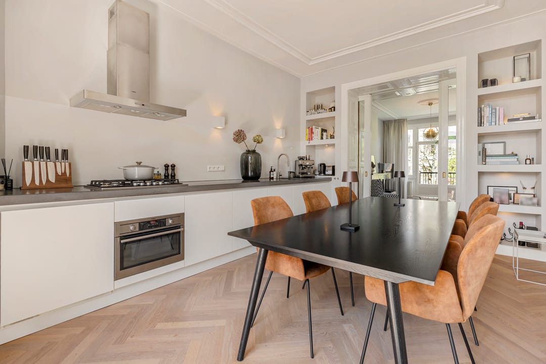 Stylishly Renovated 1930s Apartment with Balcony in Prime Oud-Zuid Location — 8