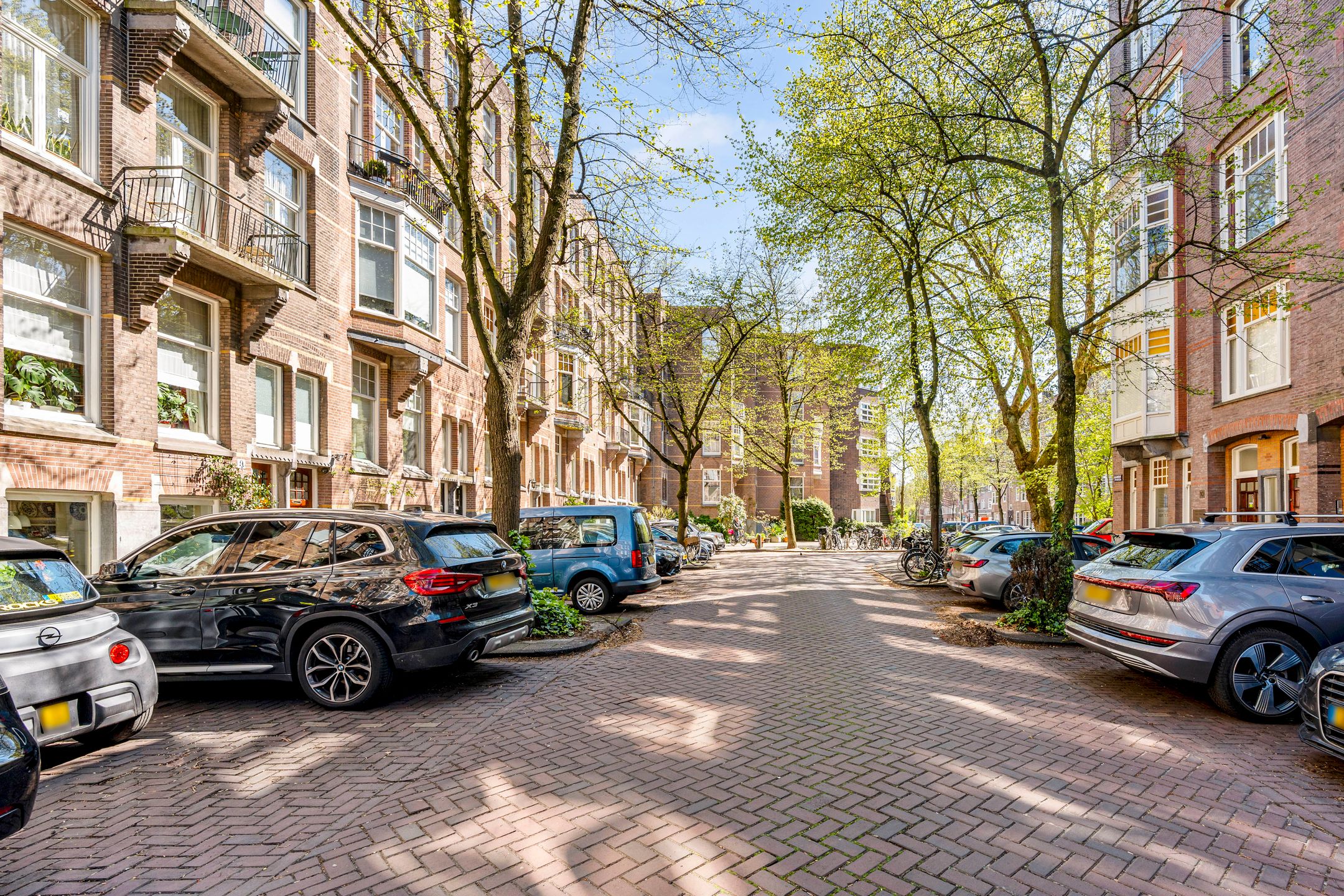 Stylishly Renovated 1930s Apartment with Balcony in Prime Oud-Zuid Location — 24