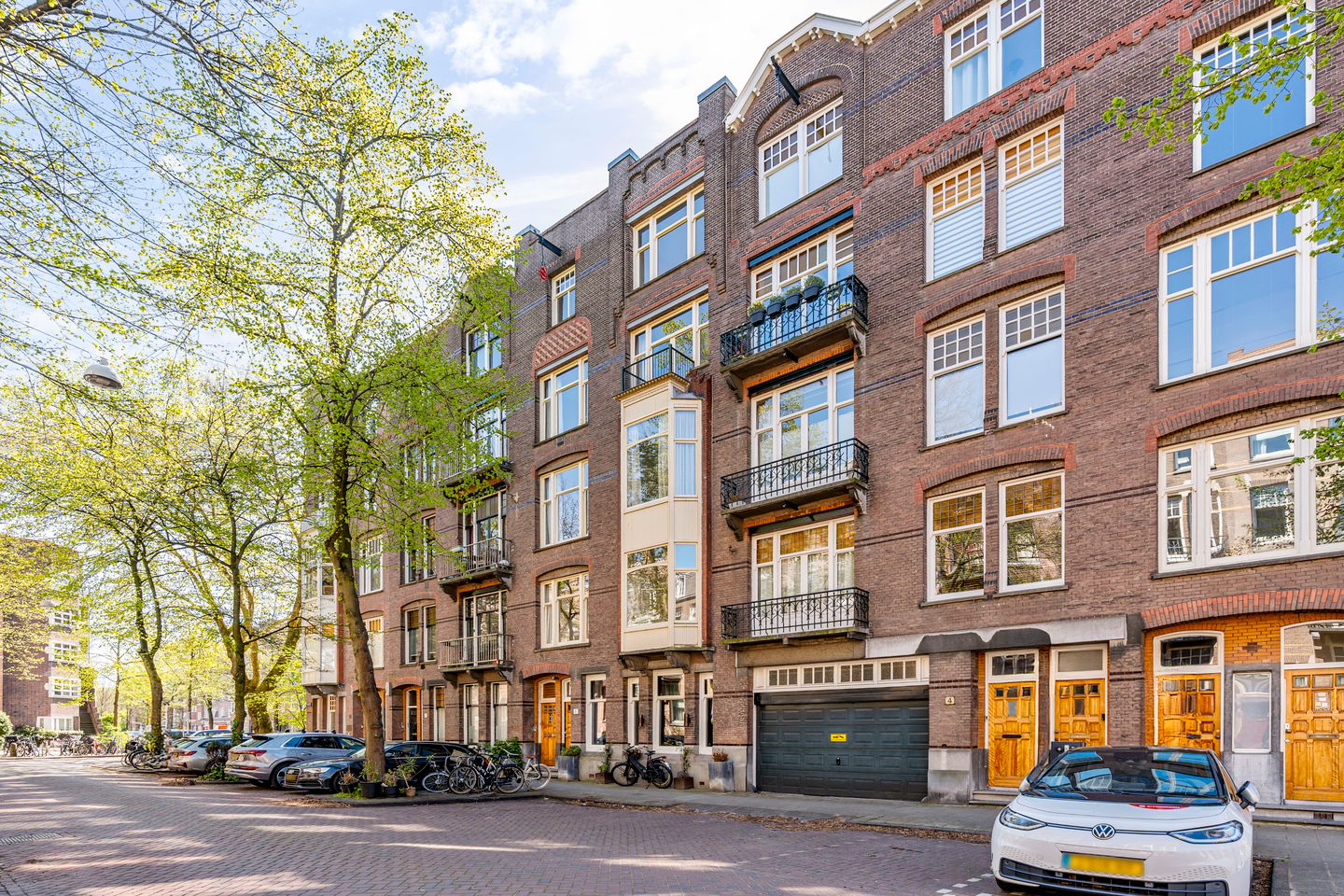Stylishly Renovated 1930s Apartment with Balcony in Prime Oud-Zuid Location — 25