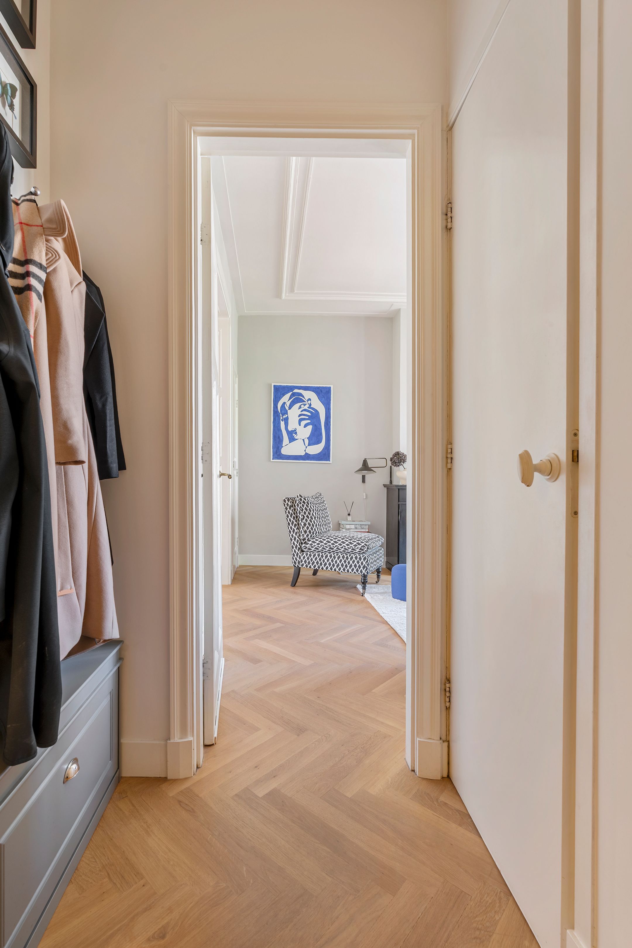 Stylishly Renovated 1930s Apartment with Balcony in Prime Oud-Zuid Location — 18
