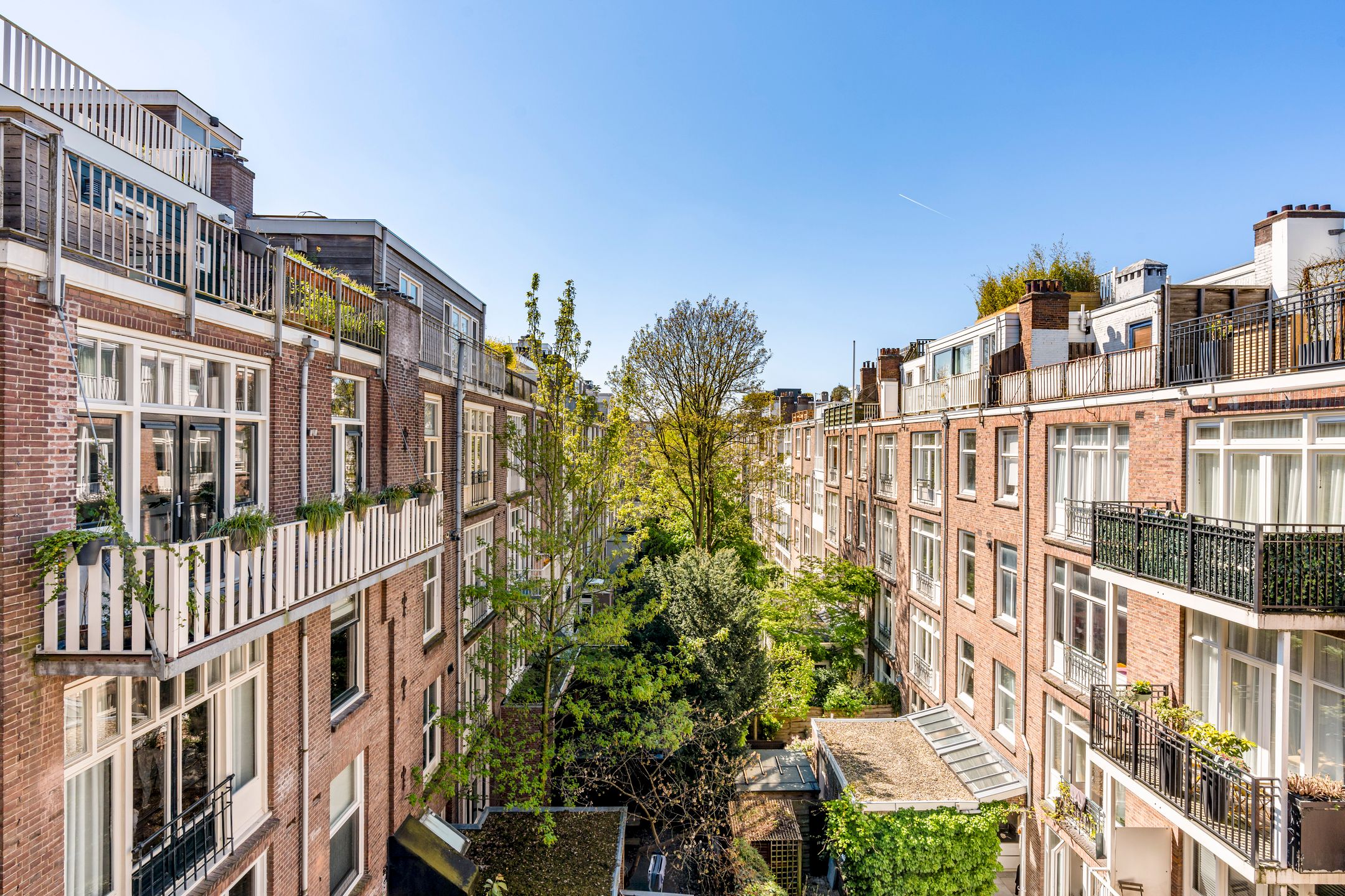 Stylishly Renovated 1930s Apartment with Balcony in Prime Oud-Zuid Location — 12