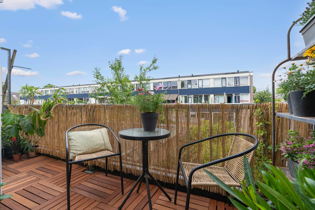 Stylish Upper Floor Apartment with Sunny Balcony in Charming Utrecht Neighborhood — 23