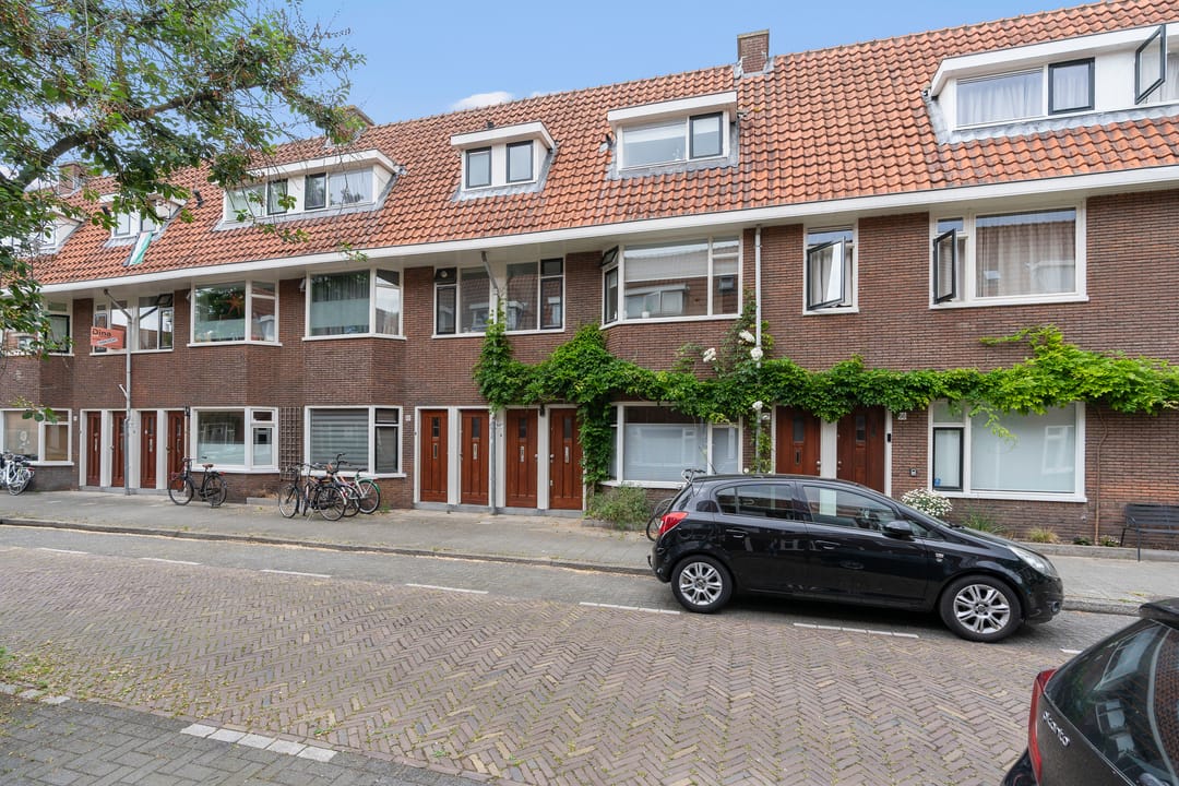 Stylish Upper Floor Apartment with Sunny Balcony in Charming Utrecht Neighborhood — 26