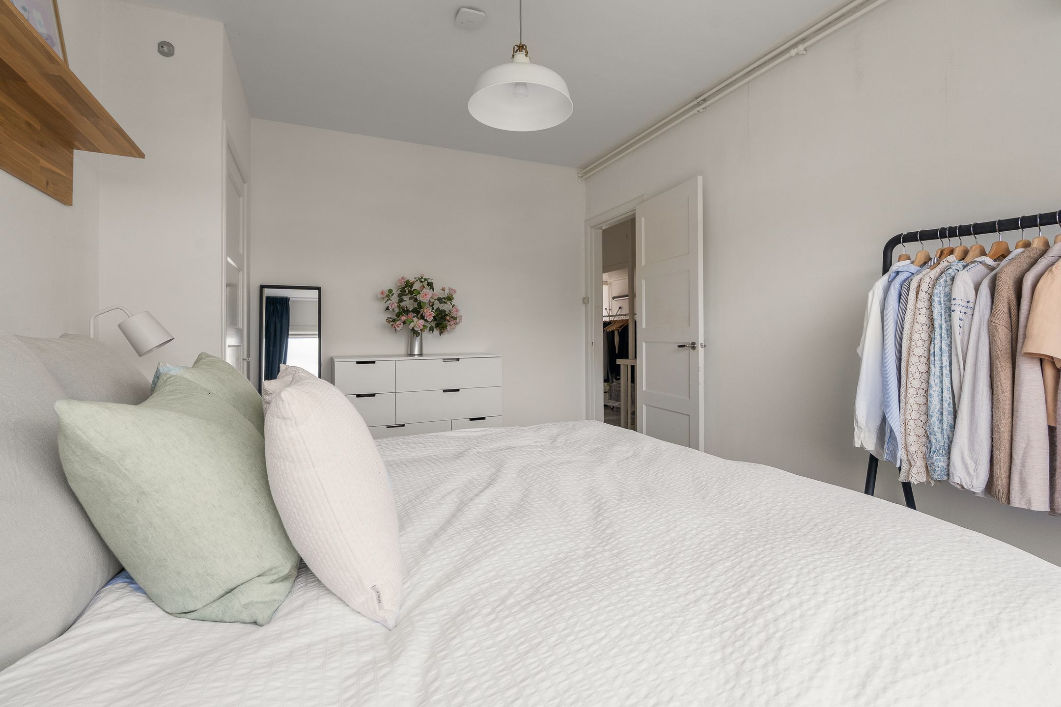 Stylish Upper Floor Apartment with Sunny Balcony in Charming Utrecht Neighborhood — 15