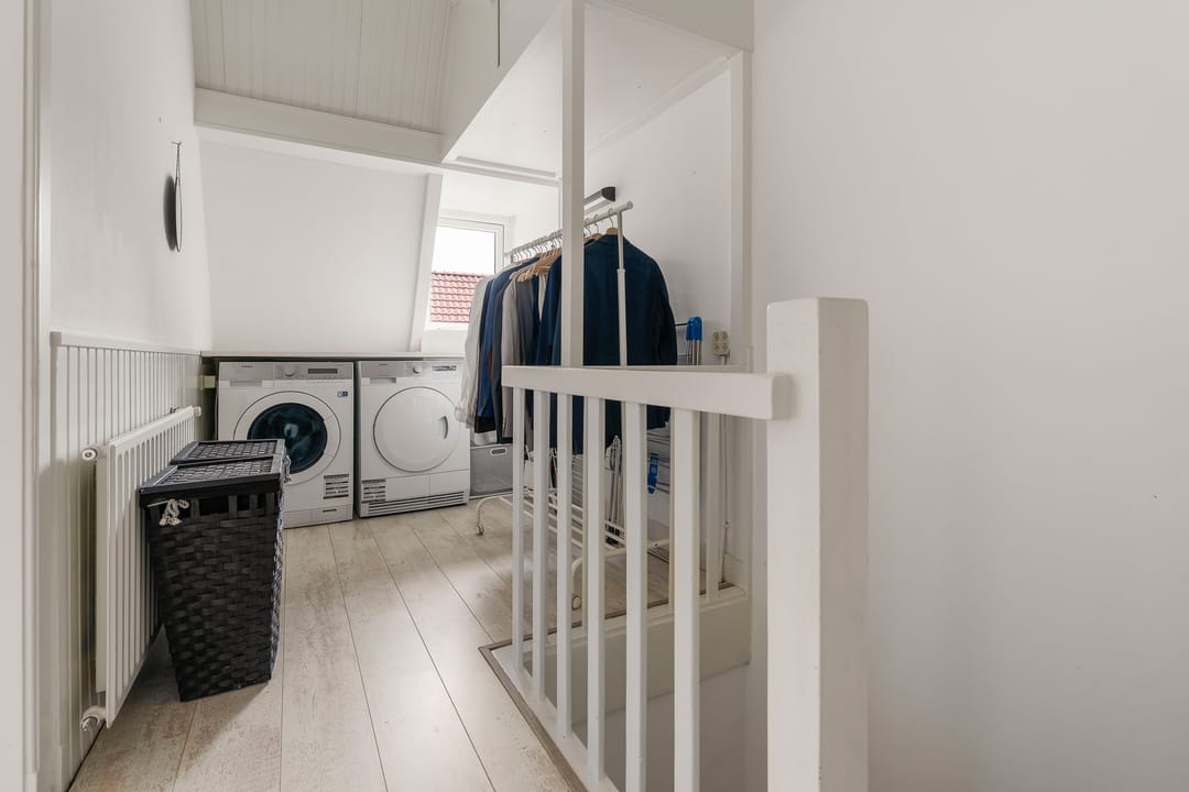 Stylish Upper Floor Apartment with Sunny Balcony in Charming Utrecht Neighborhood — 13