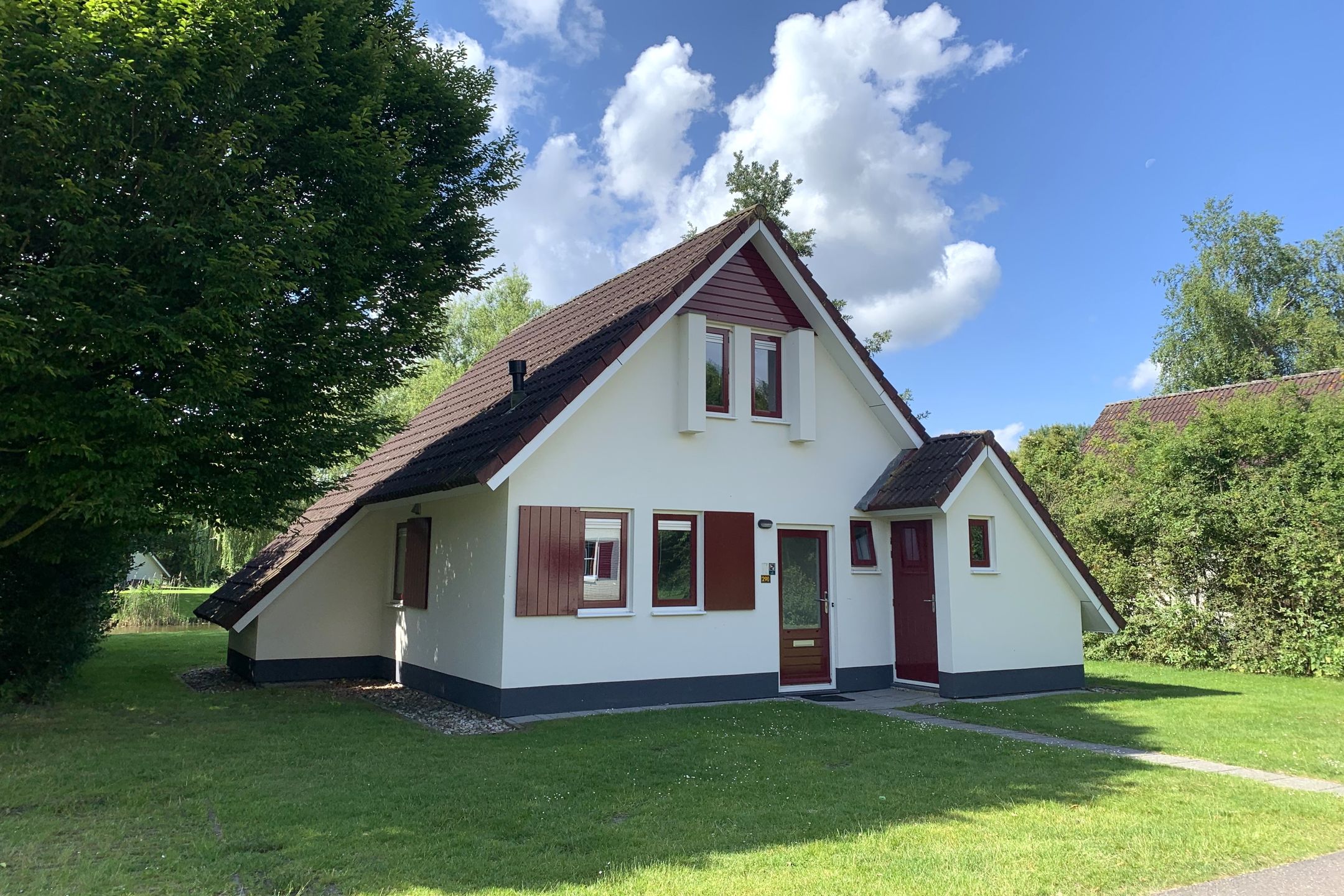 3-bedroom freehold villa in Emmen — photo 3 of 5