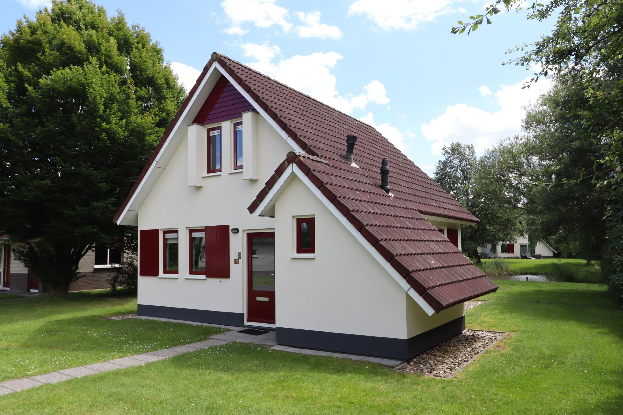 3-bedroom freehold villa in Emmen — photo 4 of 5