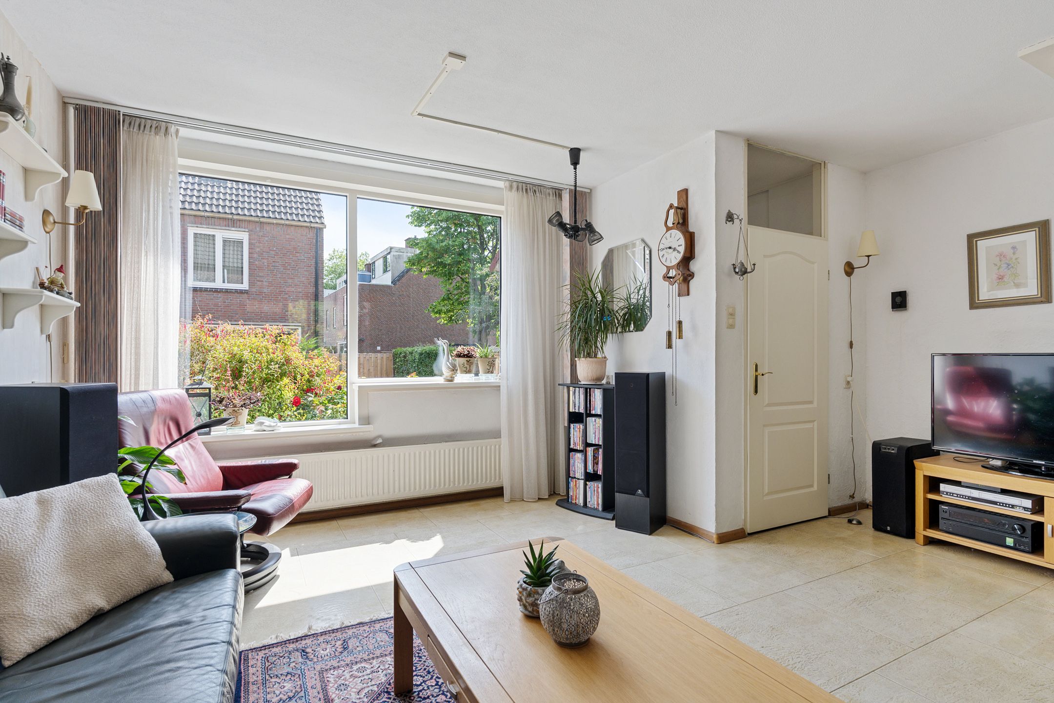 Spacious Family Home with Four Bedrooms and Deep Backyard in Quiet Green Neighborhood — 9