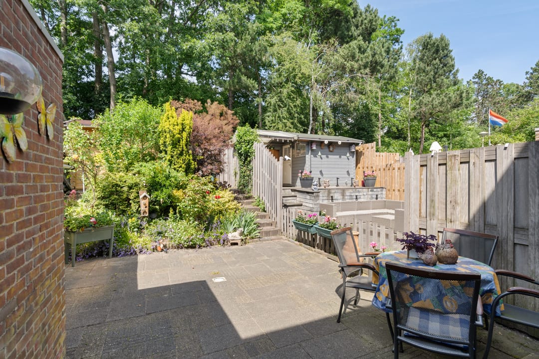 Spacious Family Home with Four Bedrooms and Deep Backyard in Quiet Green Neighborhood — 22
