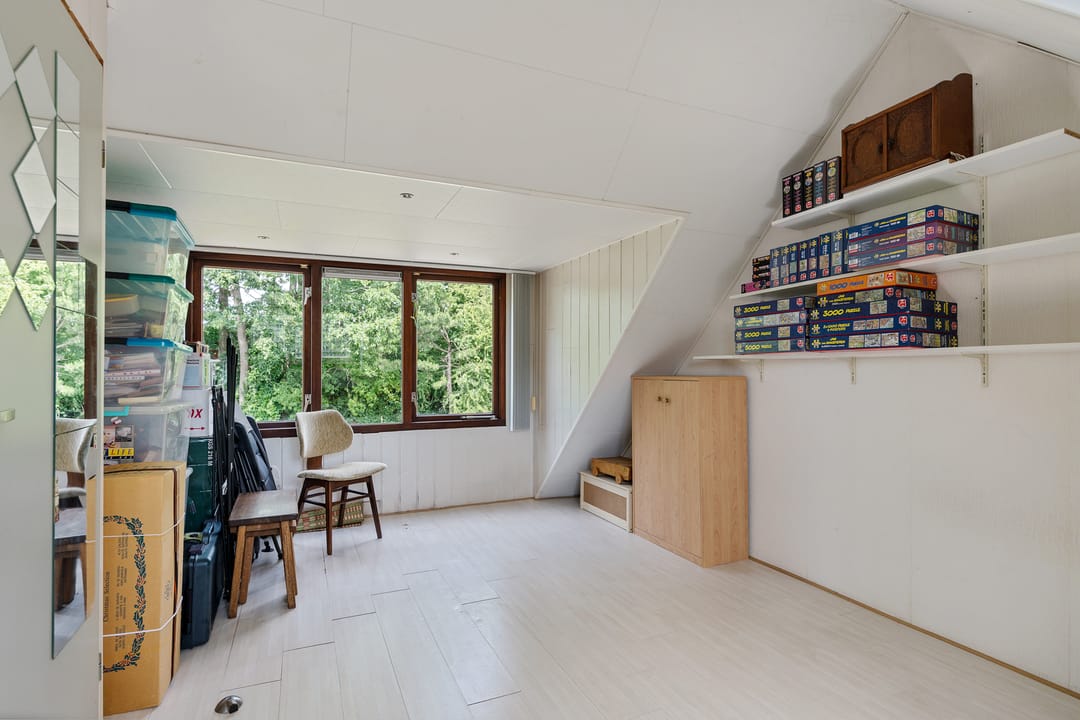 Spacious Family Home with Four Bedrooms and Deep Backyard in Quiet Green Neighborhood — 43
