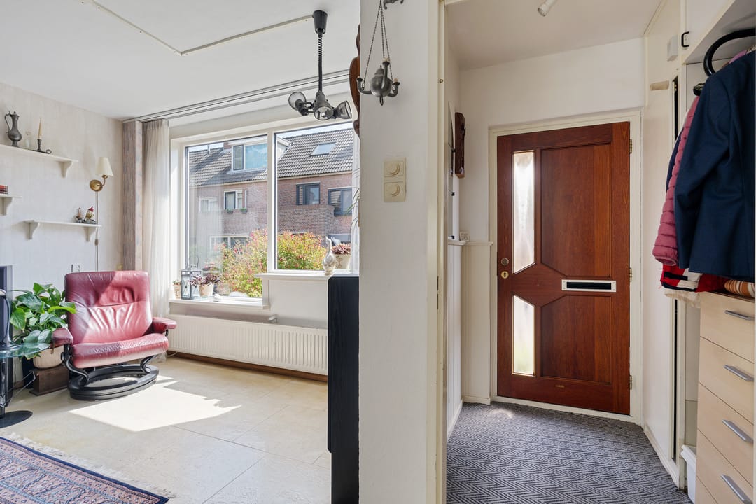 Spacious Family Home with Four Bedrooms and Deep Backyard in Quiet Green Neighborhood — 7