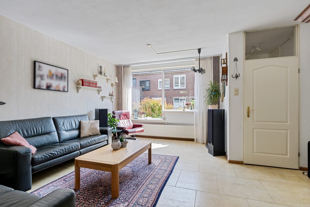 Spacious Family Home with Four Bedrooms and Deep Backyard in Quiet Green Neighborhood — 8
