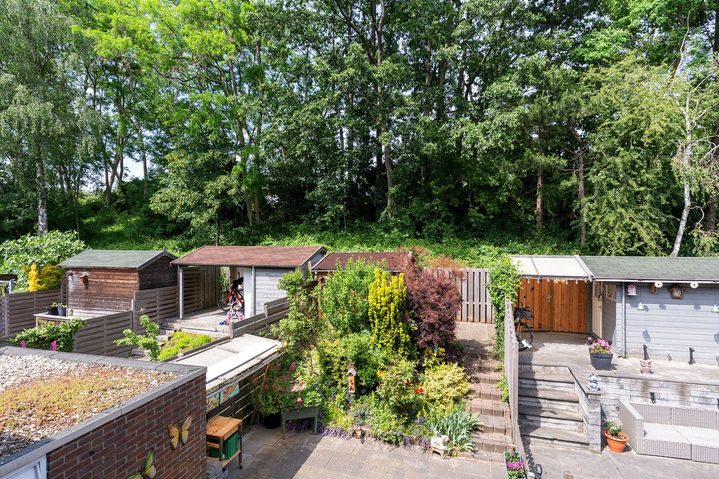 Spacious Family Home with Four Bedrooms and Deep Backyard in Quiet Green Neighborhood — 20