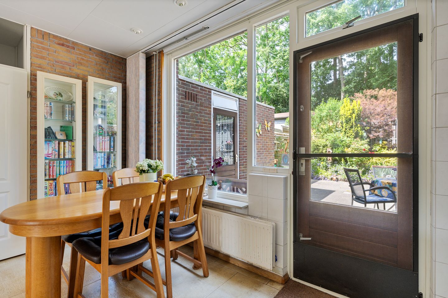 Spacious Family Home with Four Bedrooms and Deep Backyard in Quiet Green Neighborhood — 14