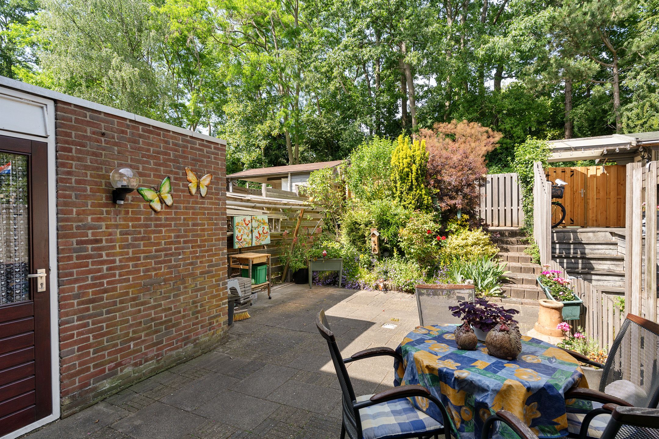 Spacious Family Home with Four Bedrooms and Deep Backyard in Quiet Green Neighborhood — 21