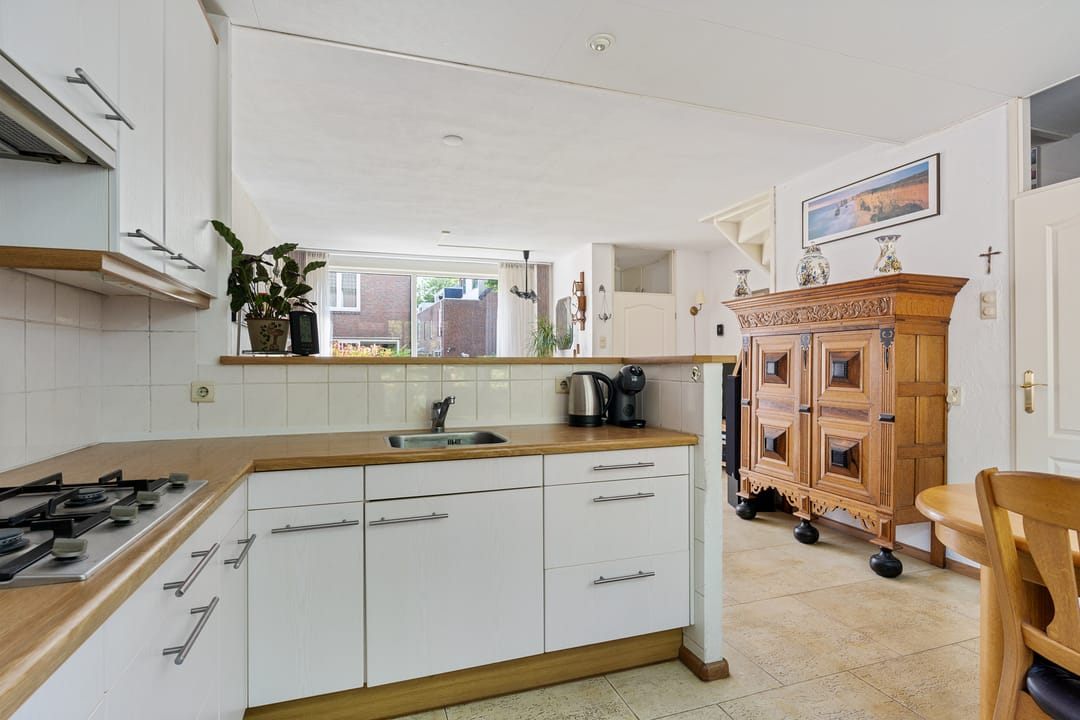 Spacious Family Home with Four Bedrooms and Deep Backyard in Quiet Green Neighborhood — 17