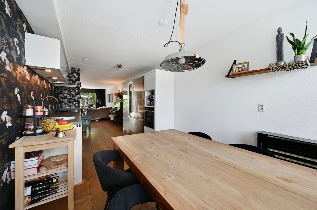 Spacious Family Home with Modern Kitchen and Sunny Garden in Leidschenveen — 16