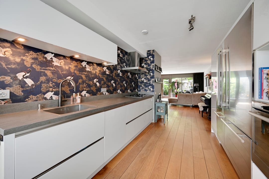 Spacious Family Home with Modern Kitchen and Sunny Garden in Leidschenveen — 13