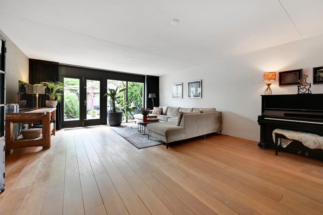 Spacious Family Home with Modern Kitchen and Sunny Garden in Leidschenveen — 8