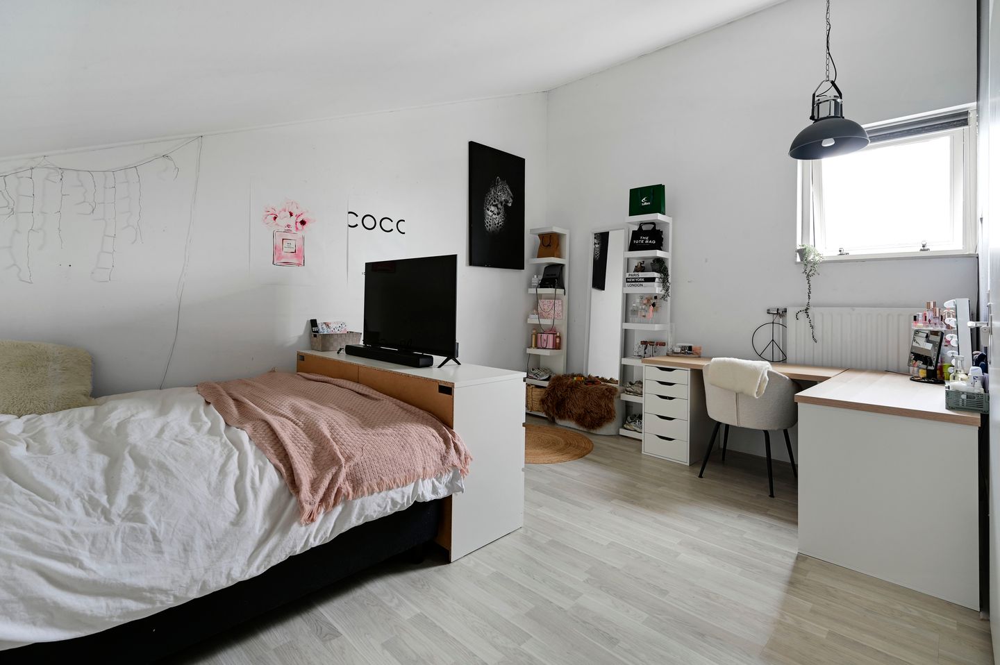 Spacious Family Home with Modern Kitchen and Sunny Garden in Leidschenveen — 34