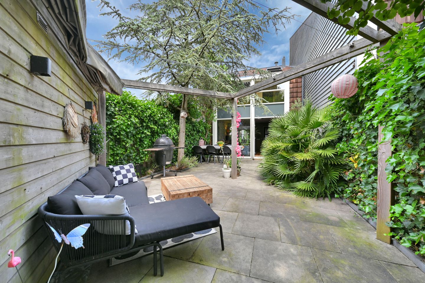 Spacious Family Home with Modern Kitchen and Sunny Garden in Leidschenveen — 20