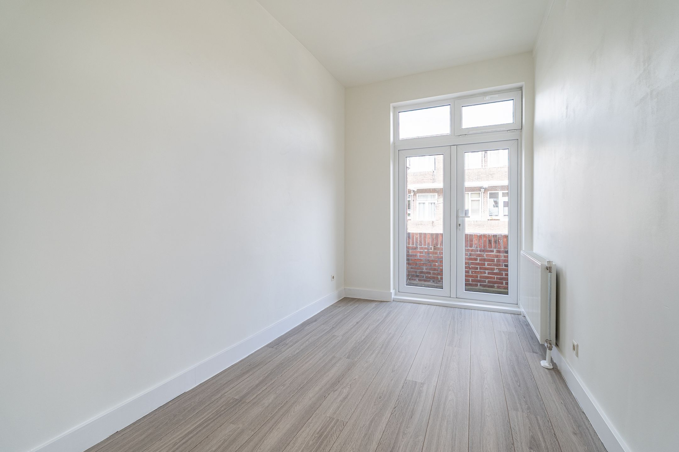 Spacious Corner Apartment with Three Bedrooms and Park Views in Rijswijk — 15