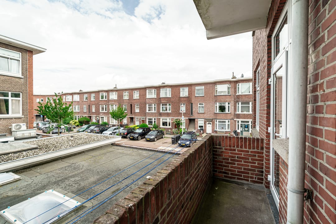 Spacious Corner Apartment with Three Bedrooms and Park Views in Rijswijk — 13