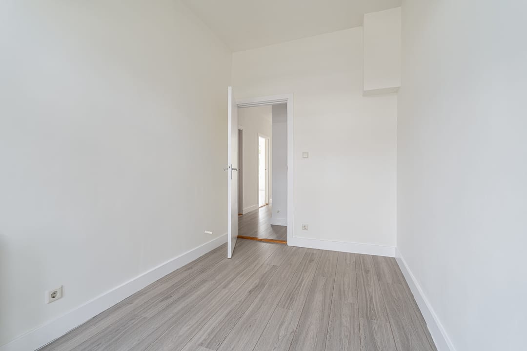 Spacious Corner Apartment with Three Bedrooms and Park Views in Rijswijk — 16