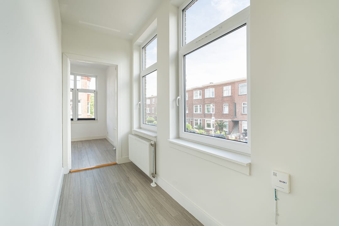 Spacious Corner Apartment with Three Bedrooms and Park Views in Rijswijk — 8