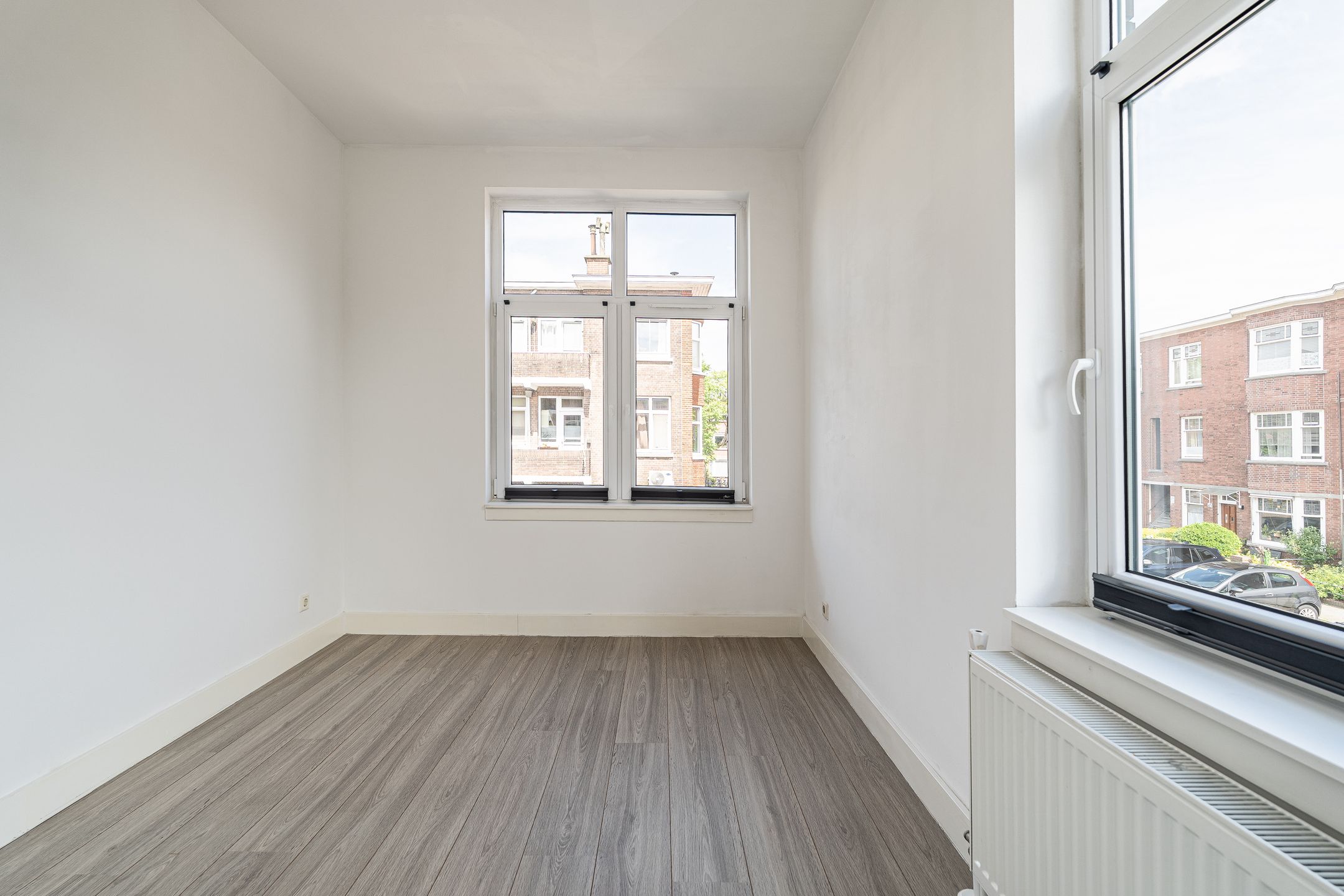 Spacious Corner Apartment with Three Bedrooms and Park Views in Rijswijk — 9