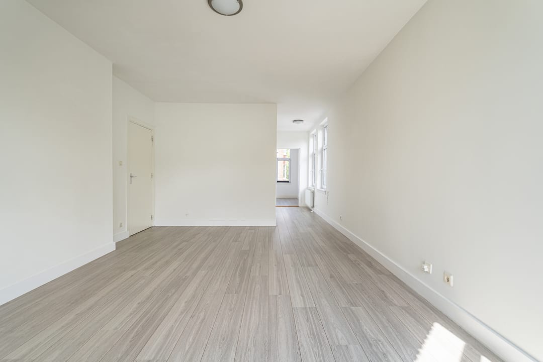 Spacious Corner Apartment with Three Bedrooms and Park Views in Rijswijk — 7