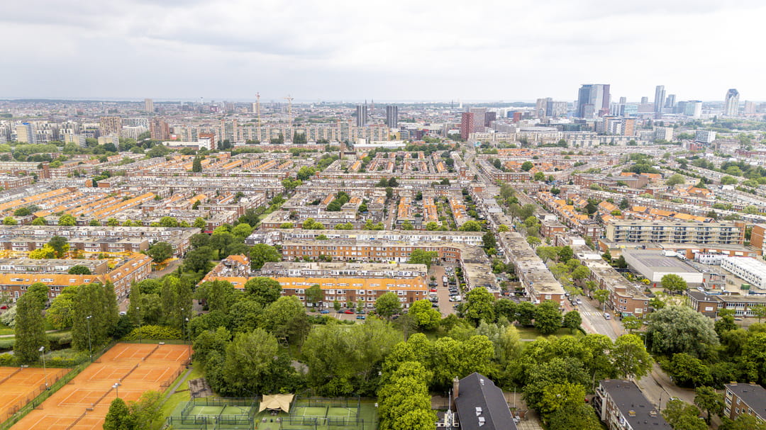 Spacious Corner Apartment with Three Bedrooms and Park Views in Rijswijk — 26