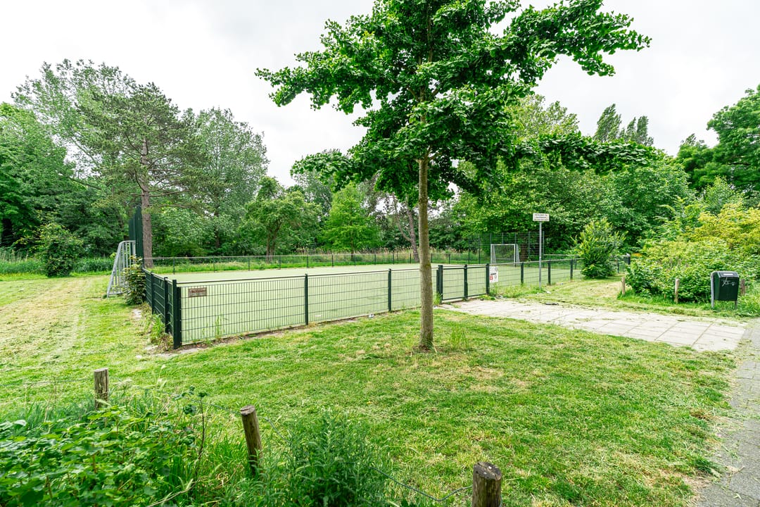 Spacious Corner Apartment with Three Bedrooms and Park Views in Rijswijk — 22