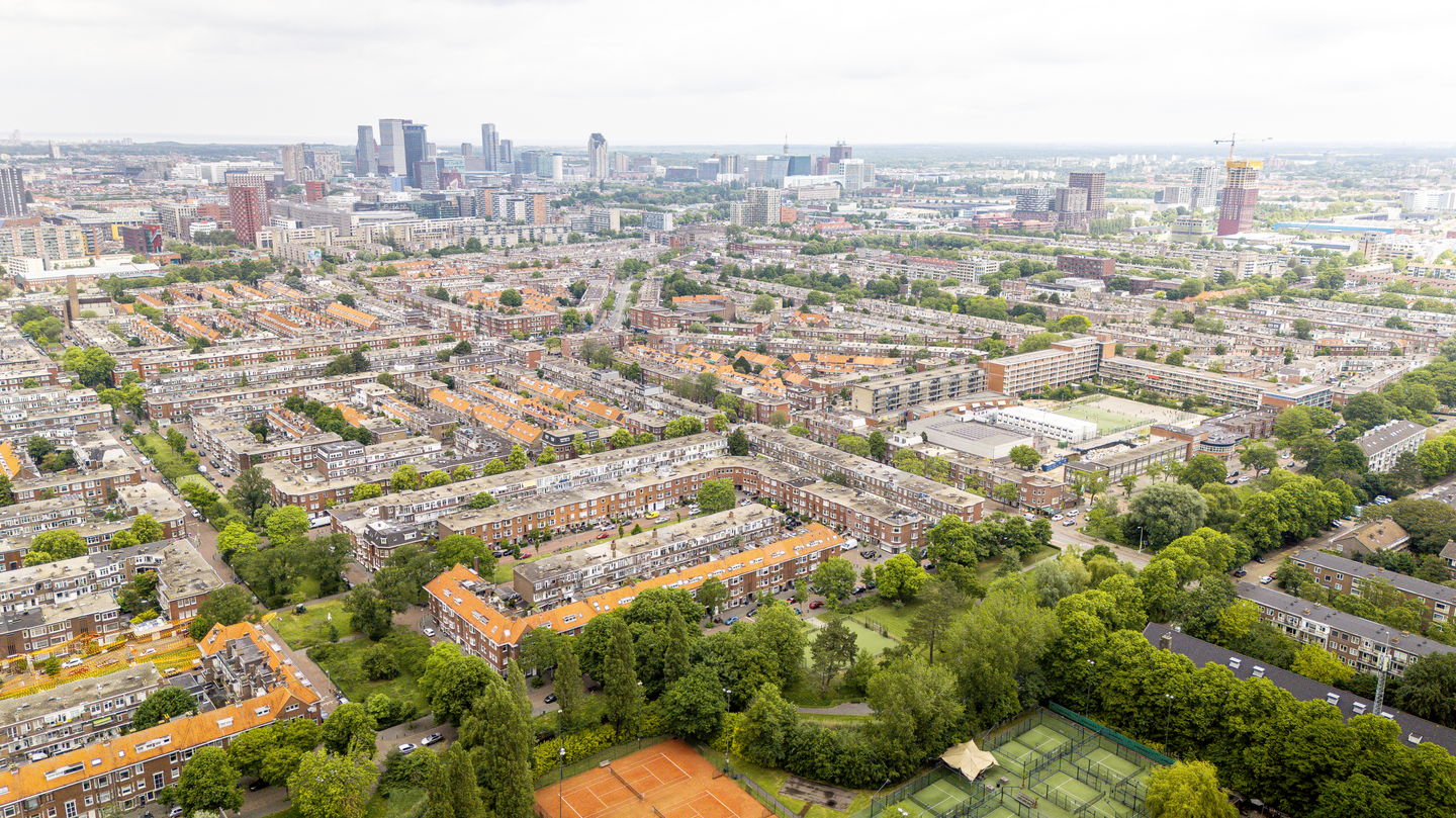 Spacious Corner Apartment with Three Bedrooms and Park Views in Rijswijk — 25