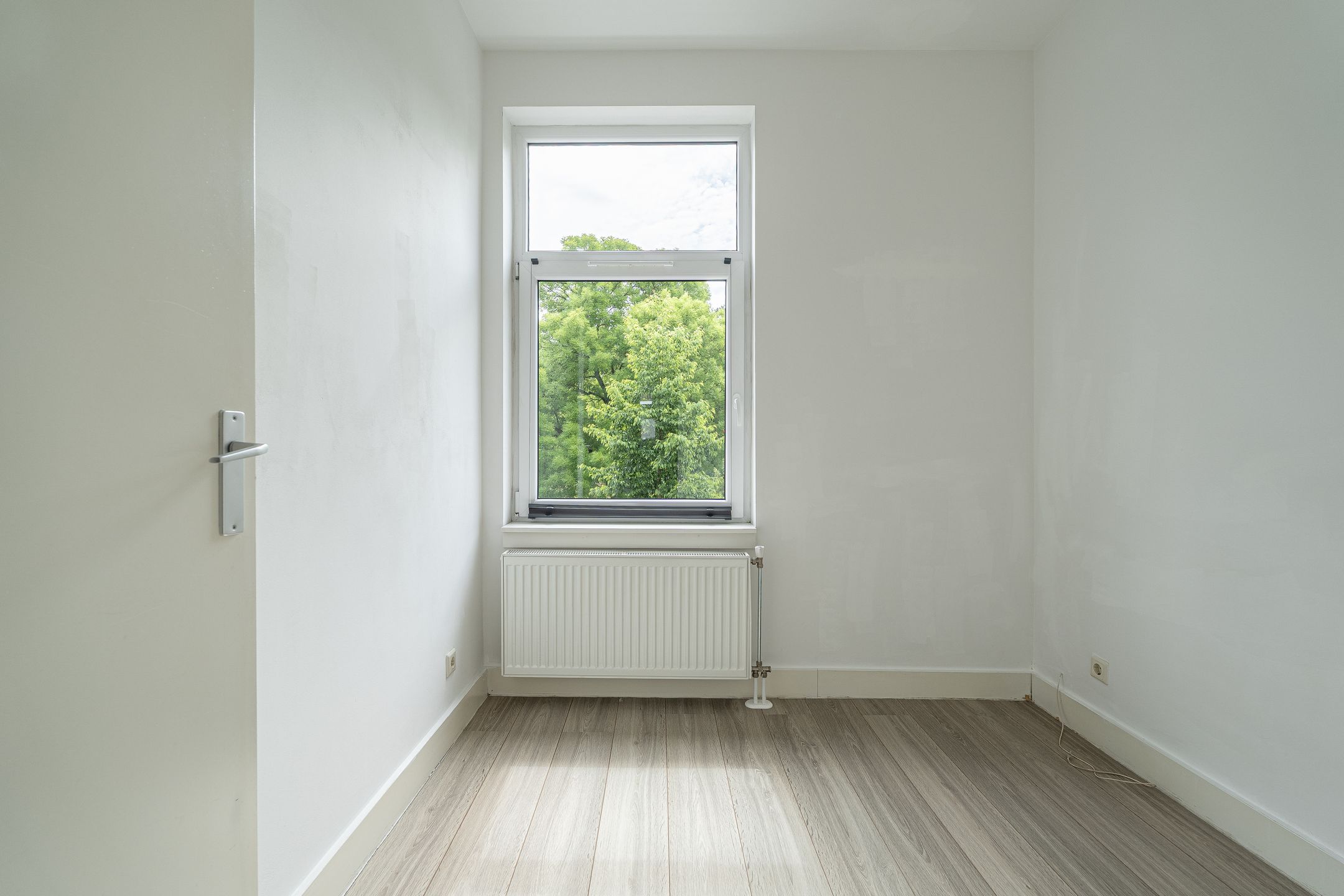 Spacious Corner Apartment with Three Bedrooms and Park Views in Rijswijk — 18