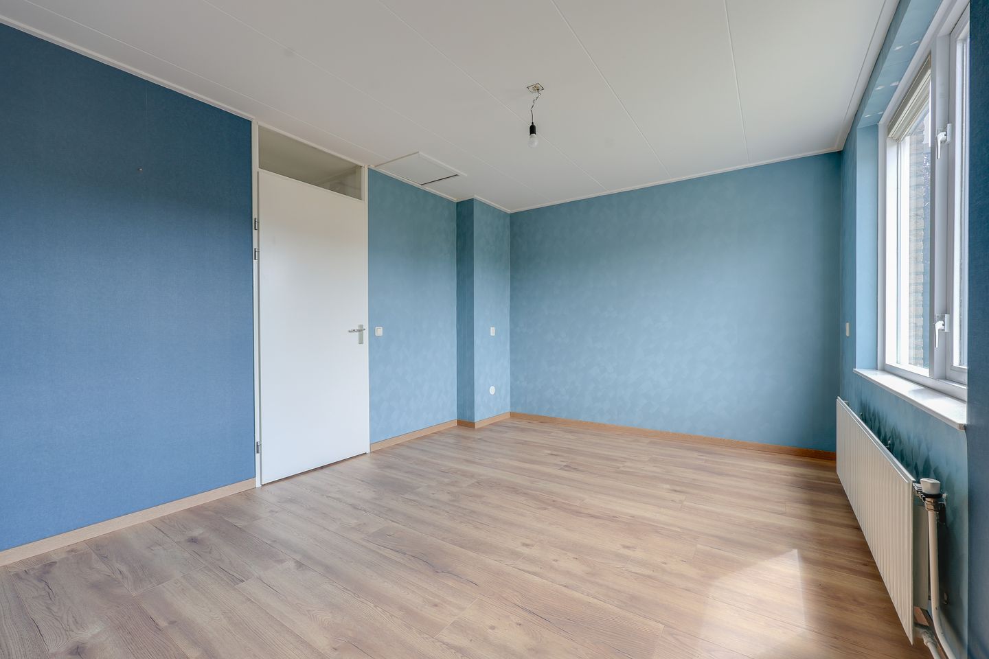 Spacious Semi-Detached Home with Garage in Quiet Park-Adjacent Location — 19