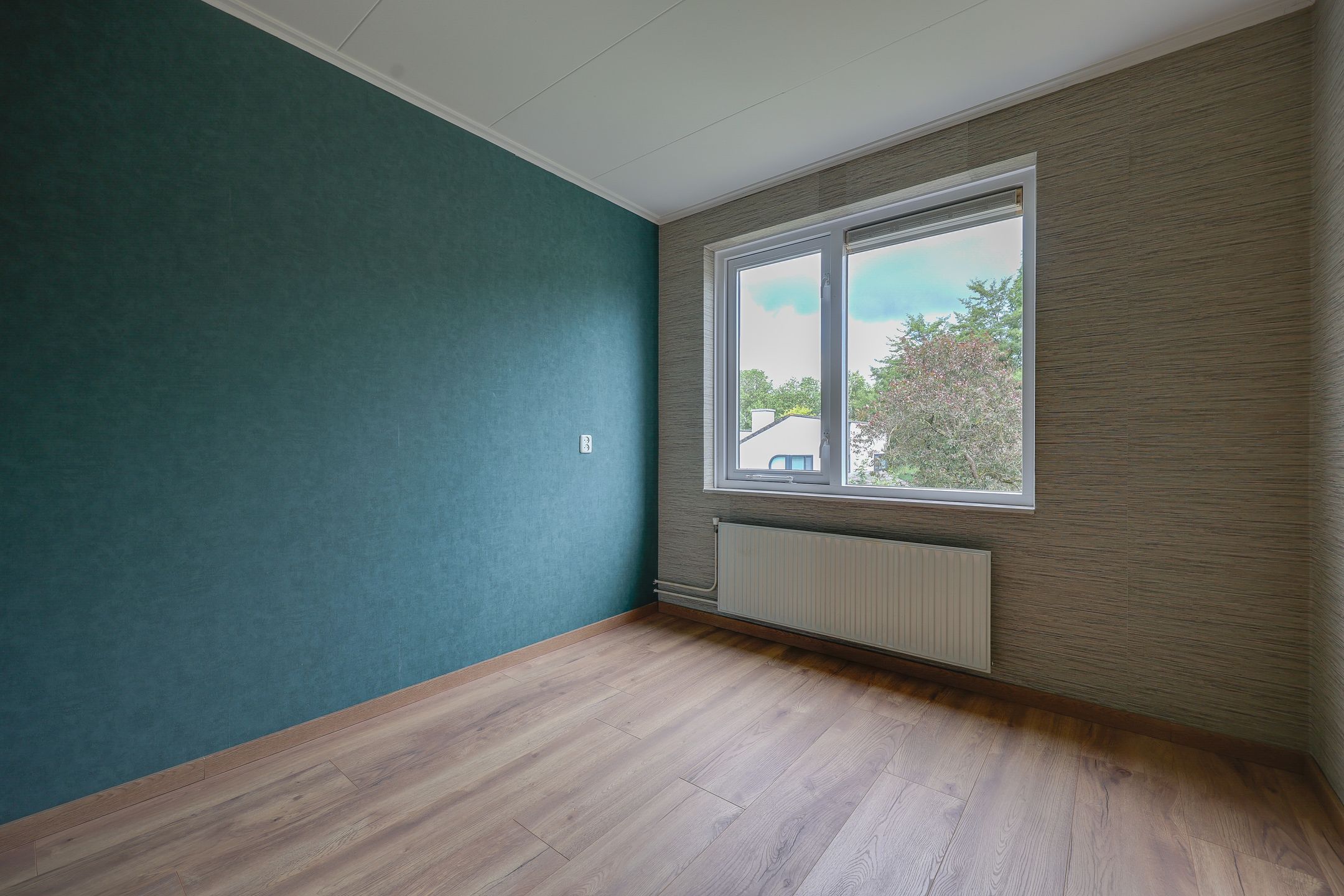 Spacious Semi-Detached Home with Garage in Quiet Park-Adjacent Location — 24