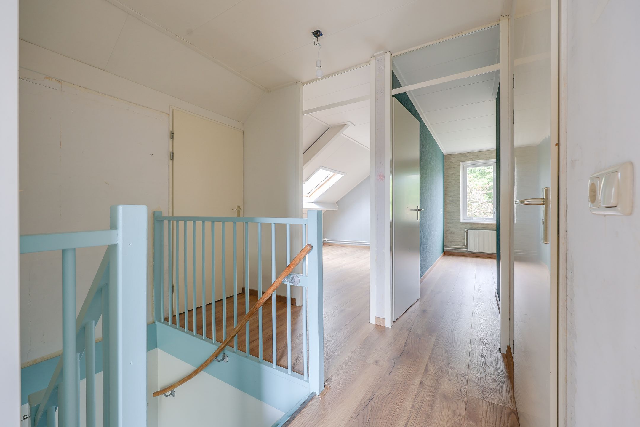 Spacious Semi-Detached Home with Garage in Quiet Park-Adjacent Location — 27