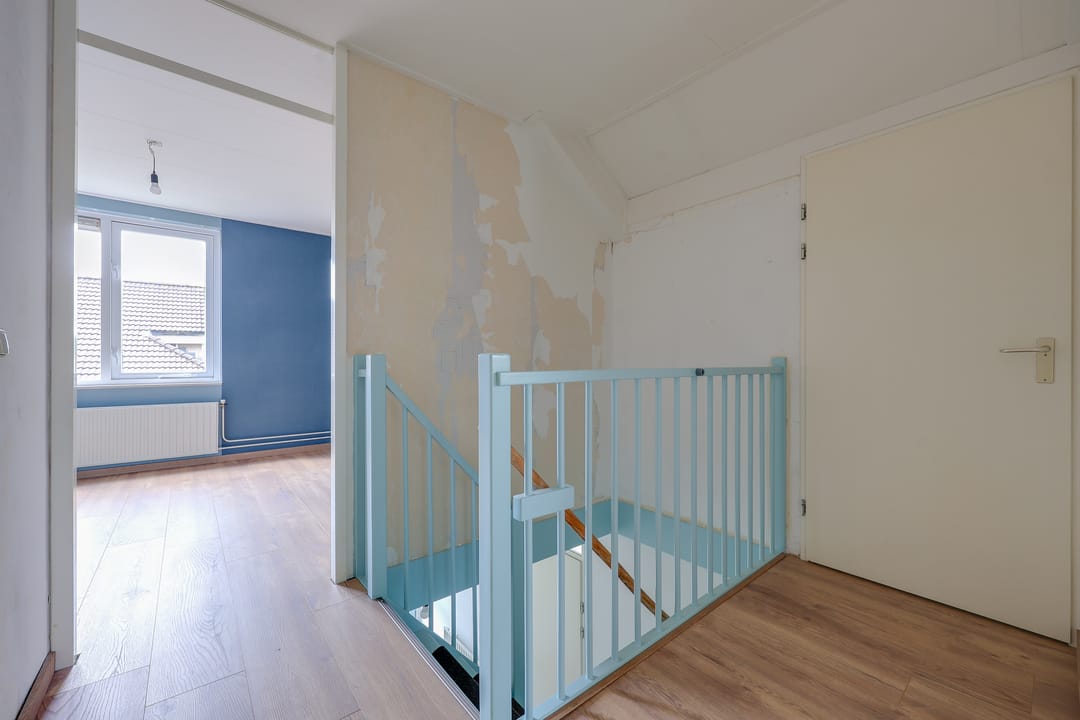 Spacious Semi-Detached Home with Garage in Quiet Park-Adjacent Location — 26