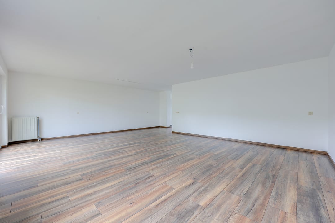 Spacious Semi-Detached Home with Garage in Quiet Park-Adjacent Location — 7