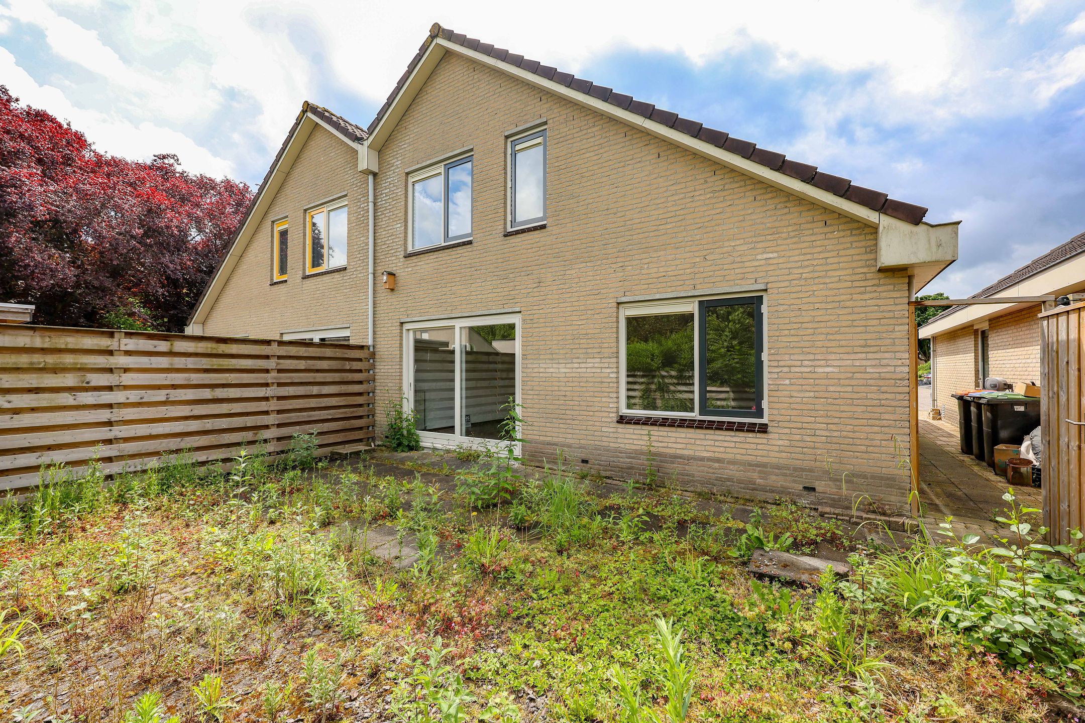 Spacious Semi-Detached Home with Garage in Quiet Park-Adjacent Location — 33