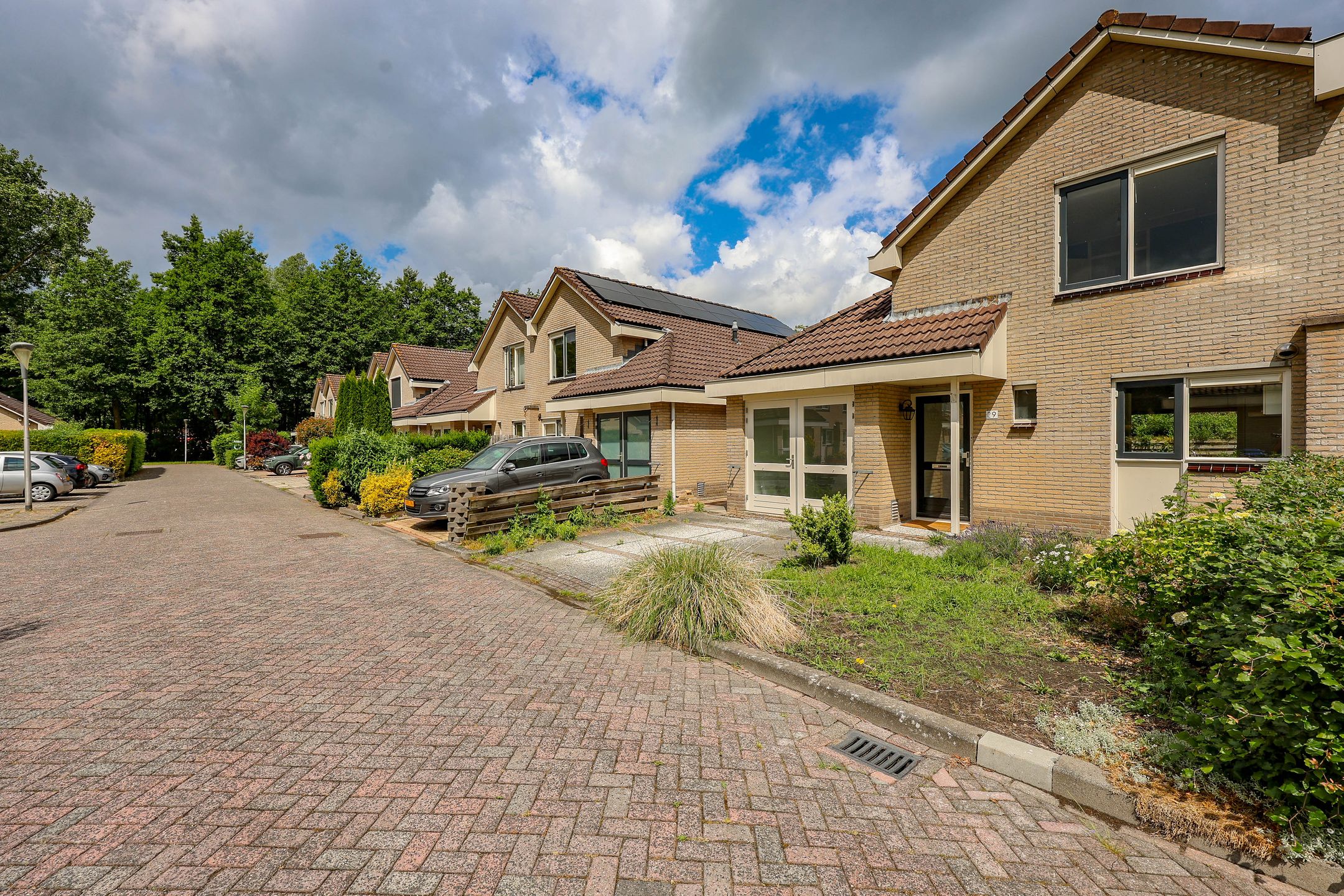 Spacious Semi-Detached Home with Garage in Quiet Park-Adjacent Location — 36