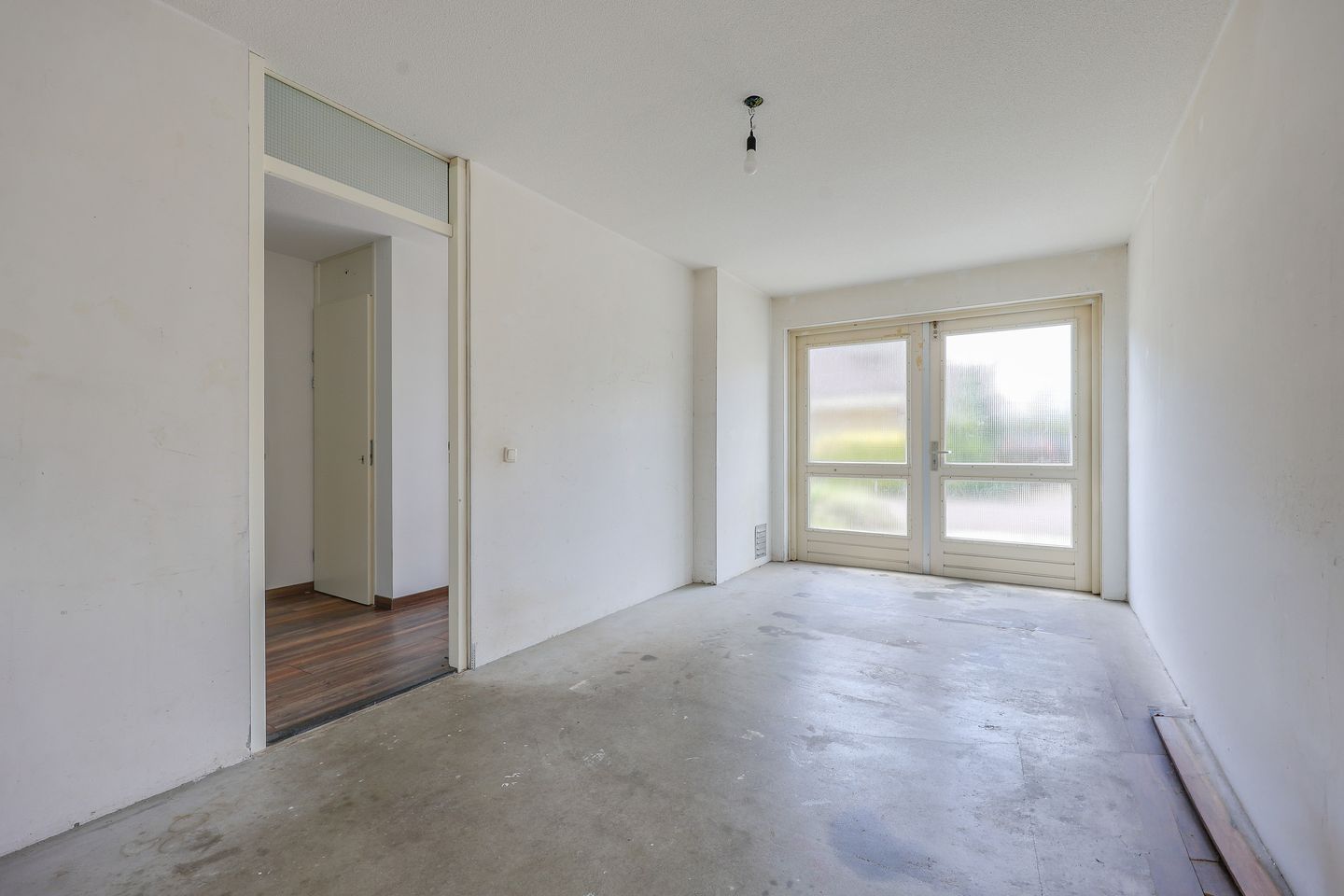 Spacious Semi-Detached Home with Garage in Quiet Park-Adjacent Location — 14