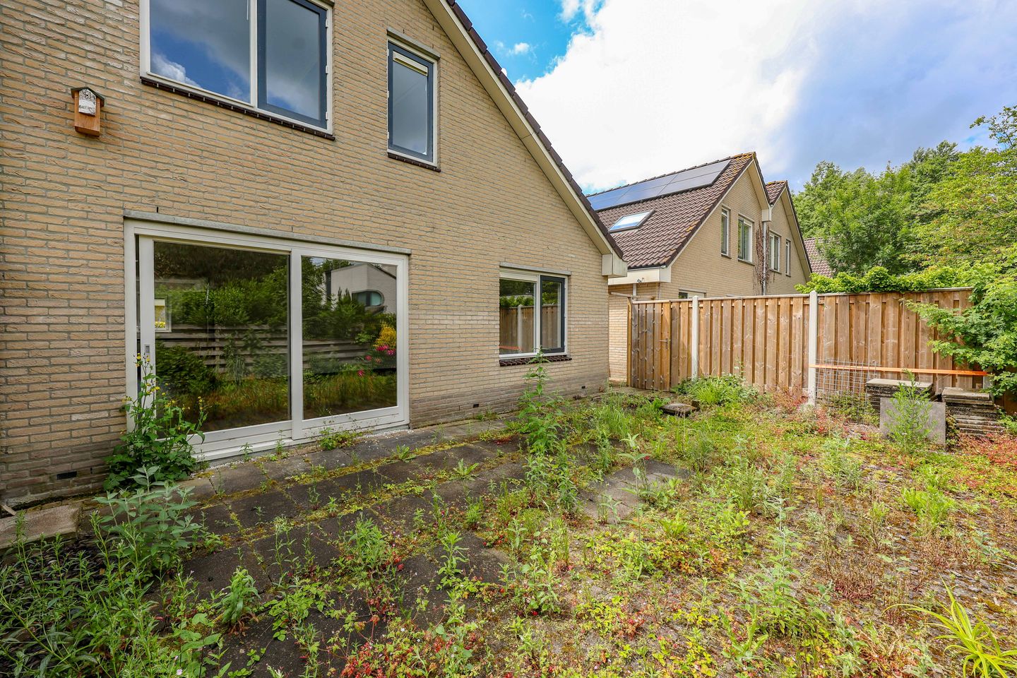 Spacious Semi-Detached Home with Garage in Quiet Park-Adjacent Location — 34